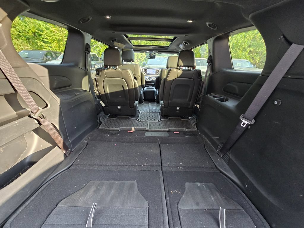 Used 2025 Chrysler Pacifica Select AWD/4WD image 26