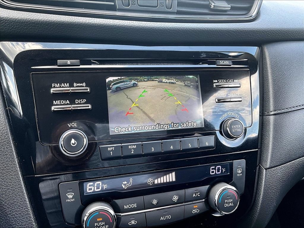 Used 2017 Nissan Rogue SV AWD/4WD image 18