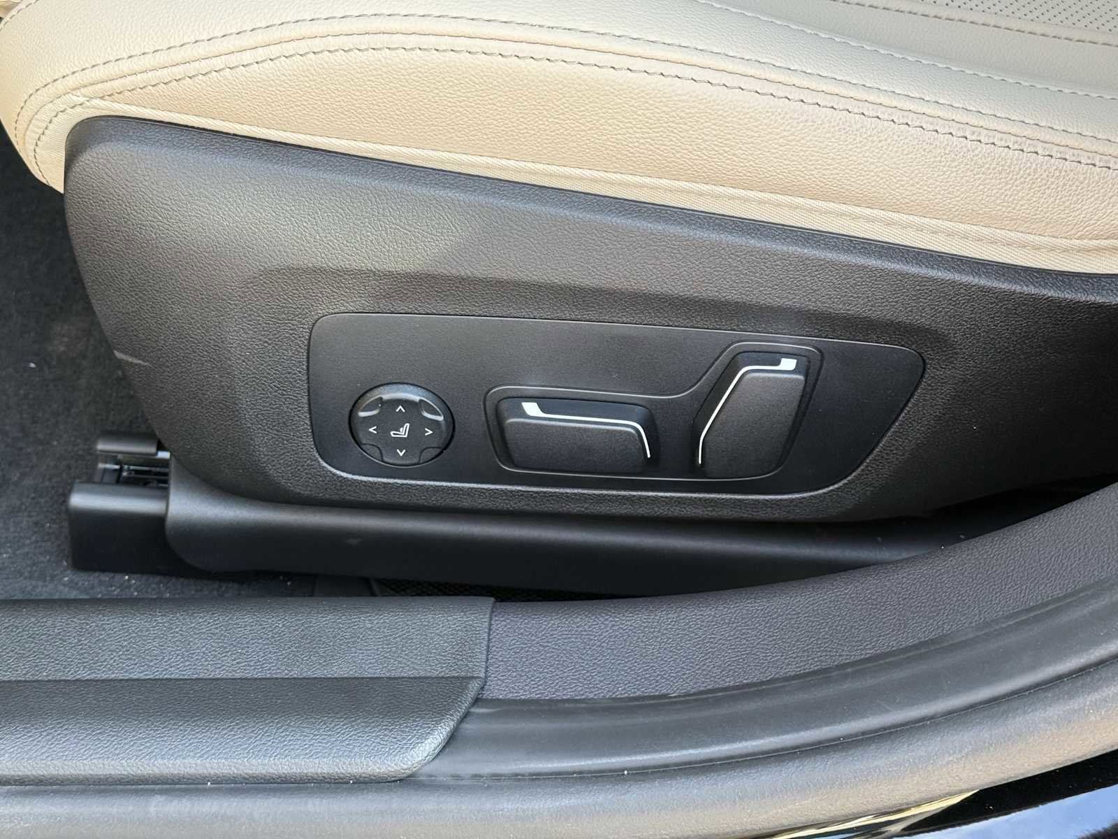 New 2025 BMW 330i xDrive Sedan w/ Premium Package image 10