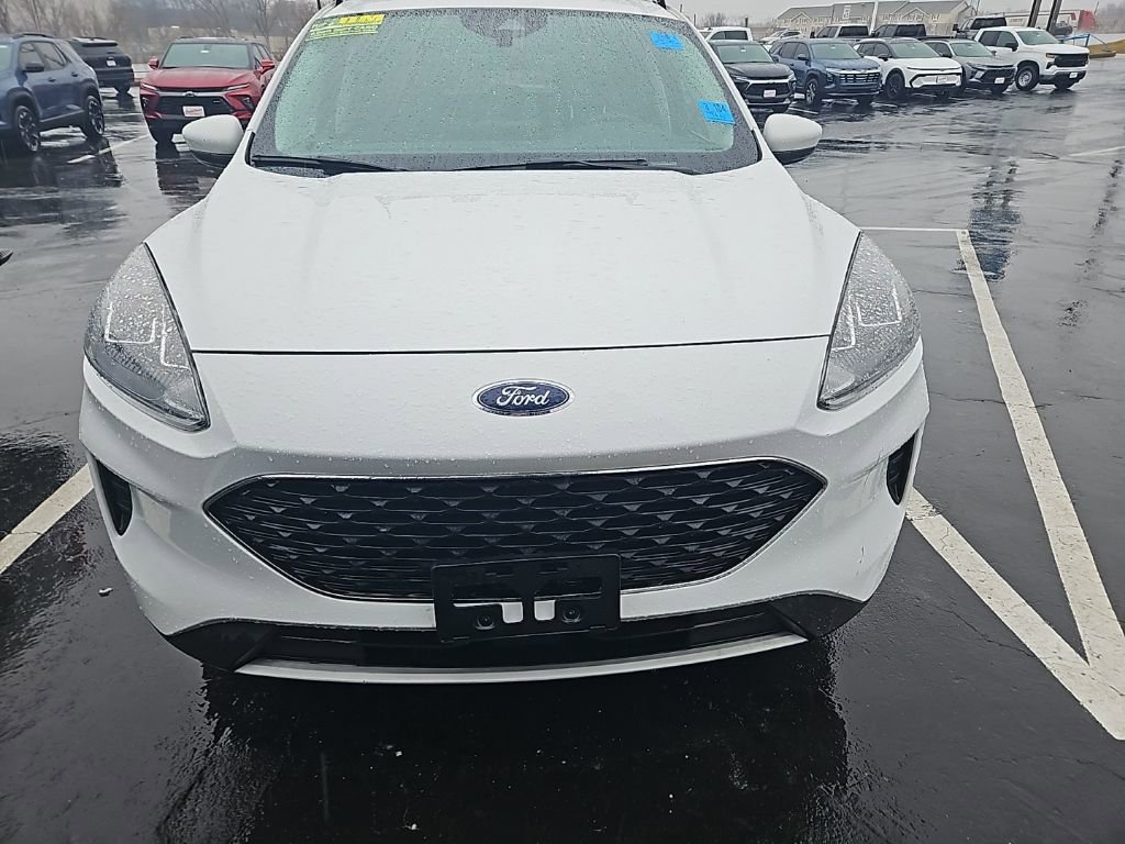 Used 2021 Ford Escape SE image 2