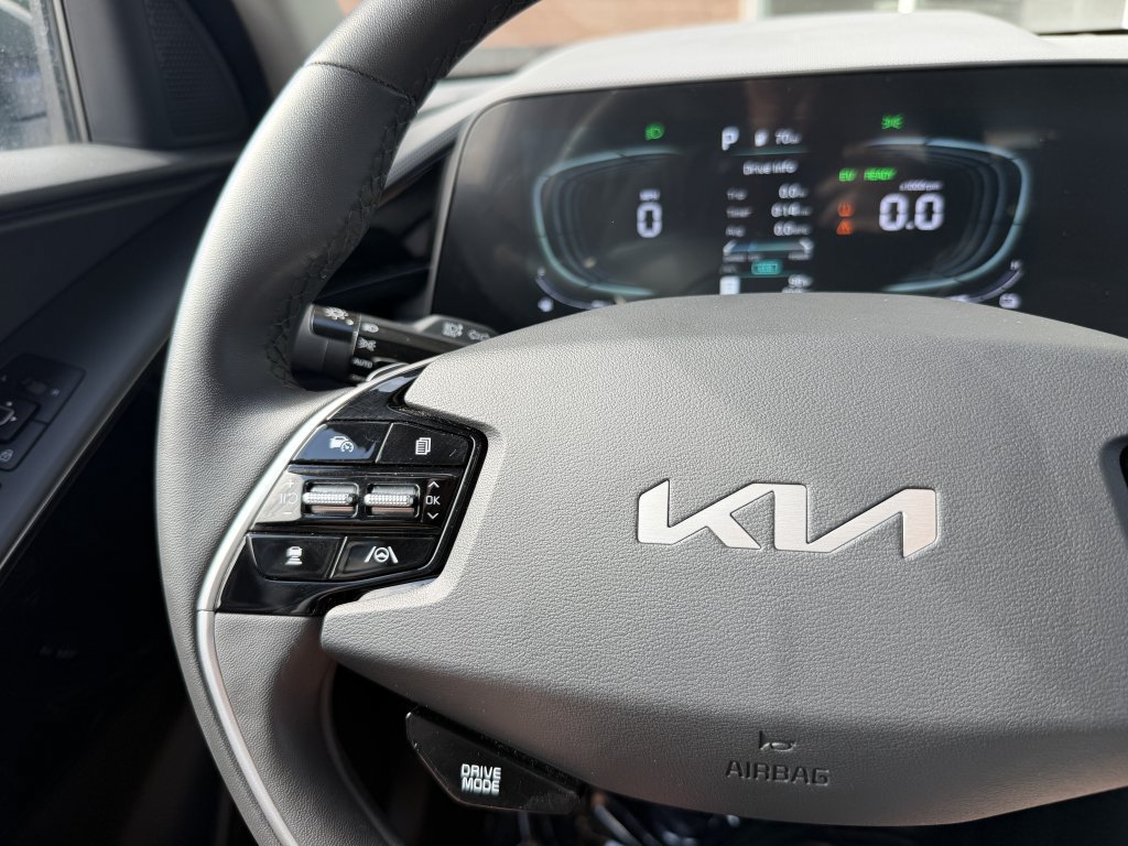 Used 2024 Kia Niro EX FWD image 28