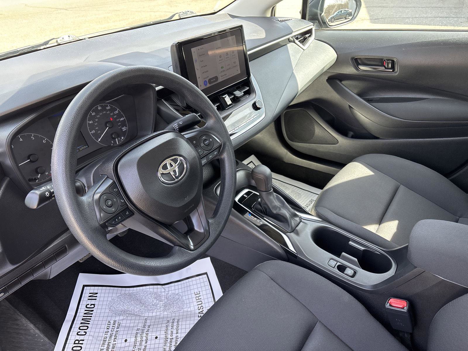 Used 2025 Toyota Corolla LE image 14