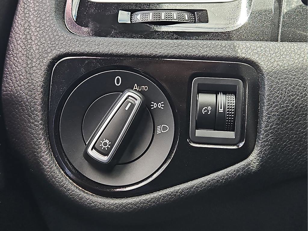Used 2018 Volkswagen Golf R 4-Door AWD/4WD image 13