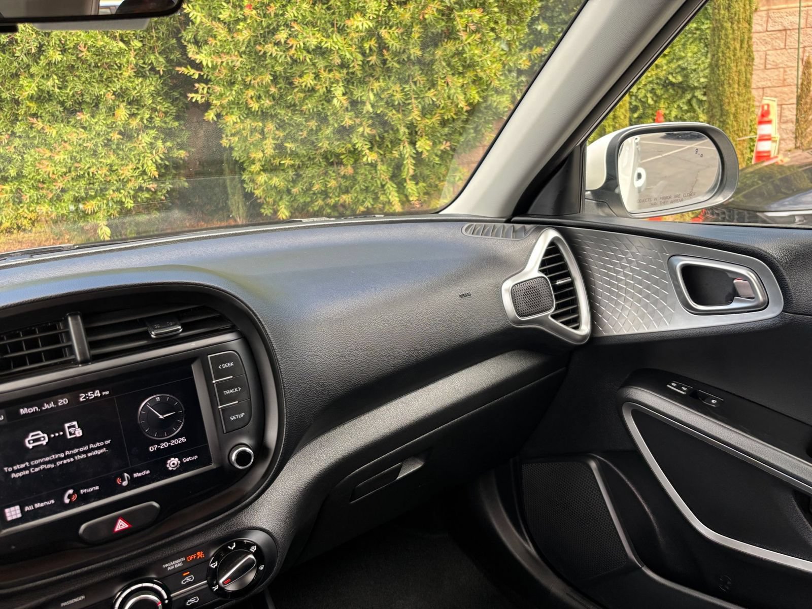 Used 2025 Kia Soul LX w/ LX Technology Package FWD image 33