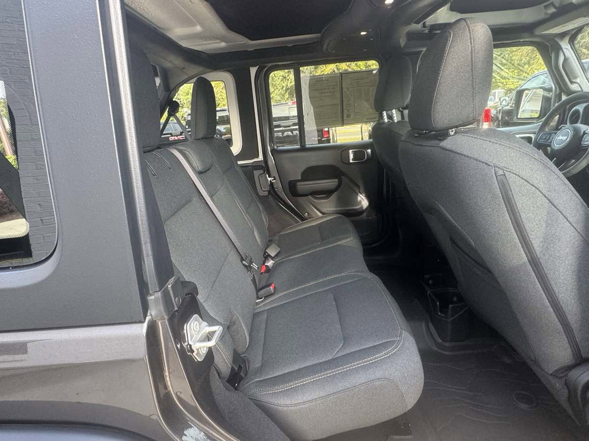 Used 2024 Jeep Wrangler Sport S AWD/4WD image 11