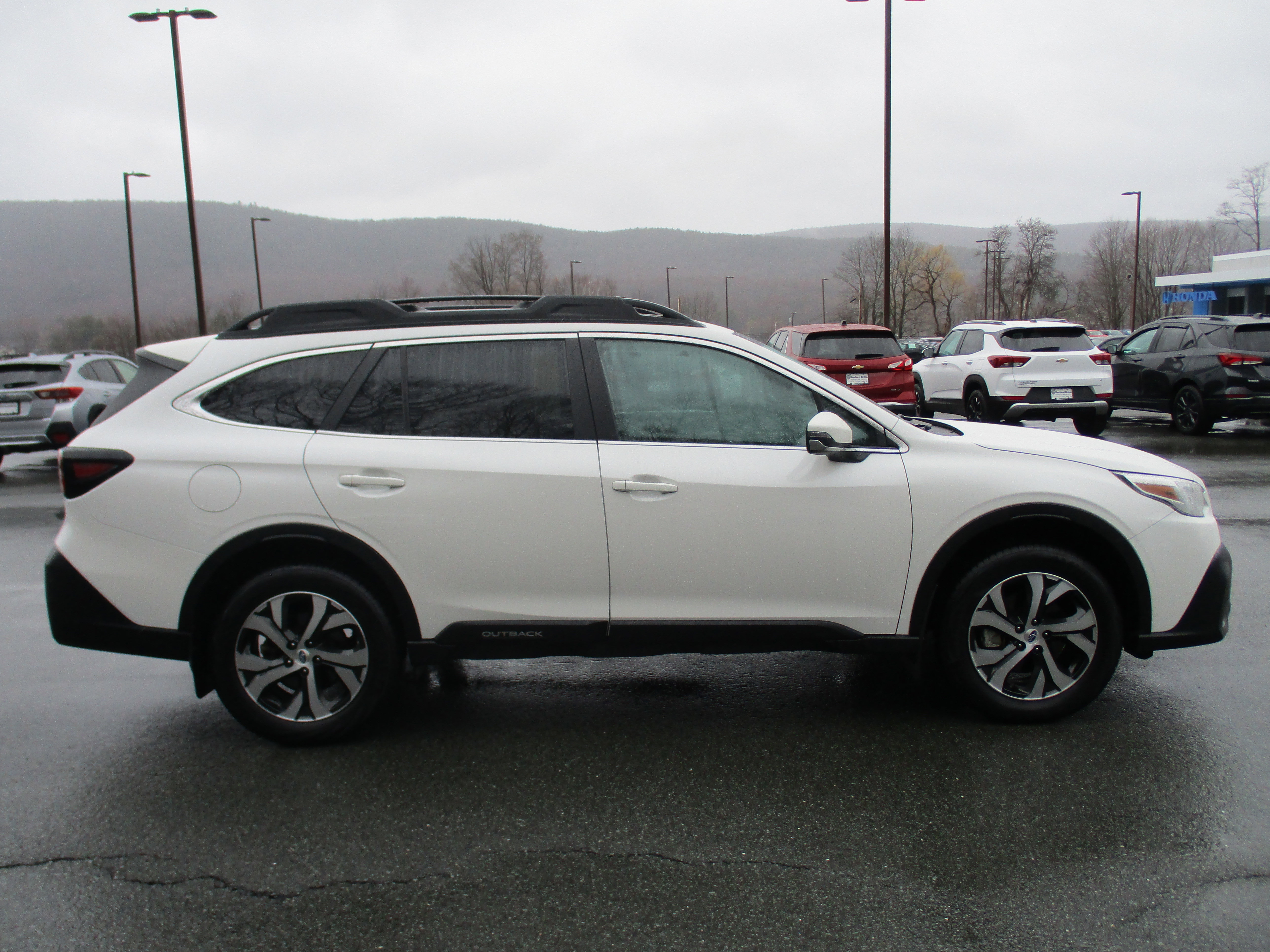 Used 2021 Subaru Outback Limited image 4