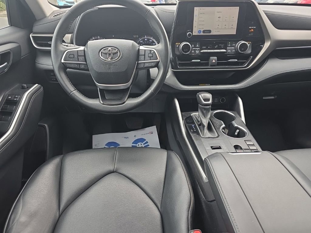 Used 2023 Toyota Highlander XLE image 19