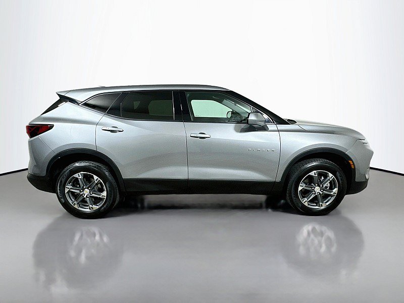 Used 2025 Chevrolet Blazer LT FWD image 8