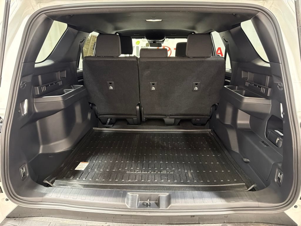 Used 2025 Toyota 4Runner SR5 AWD/4WD image 17