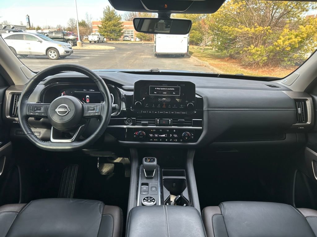 Used 2024 Nissan Pathfinder Platinum w/ Cargo Package image 9