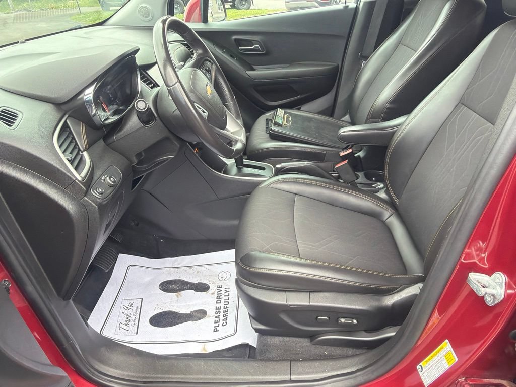 Used 2020 Chevrolet Trax LT w/ LT Convenience Package AWD/4WD image 11