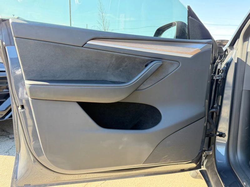 Used 2024 Tesla Model Y Long Range image 9