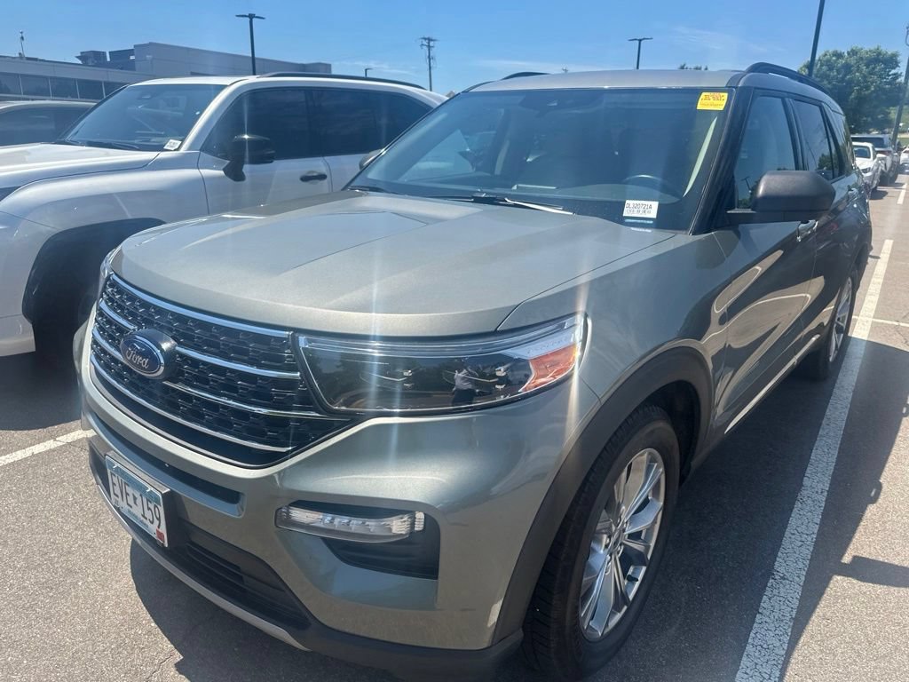 Used 2020 Ford Explorer XLT w/ Equipment Group 202A AWD/4WD image 18