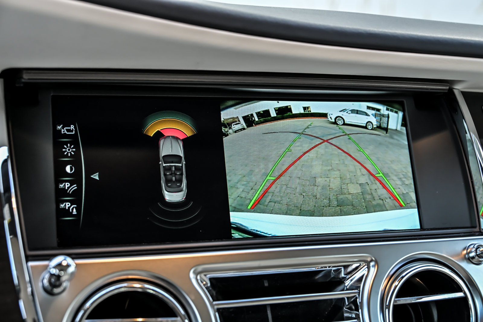 Used 2020 Rolls-Royce Dawn RWD image 37