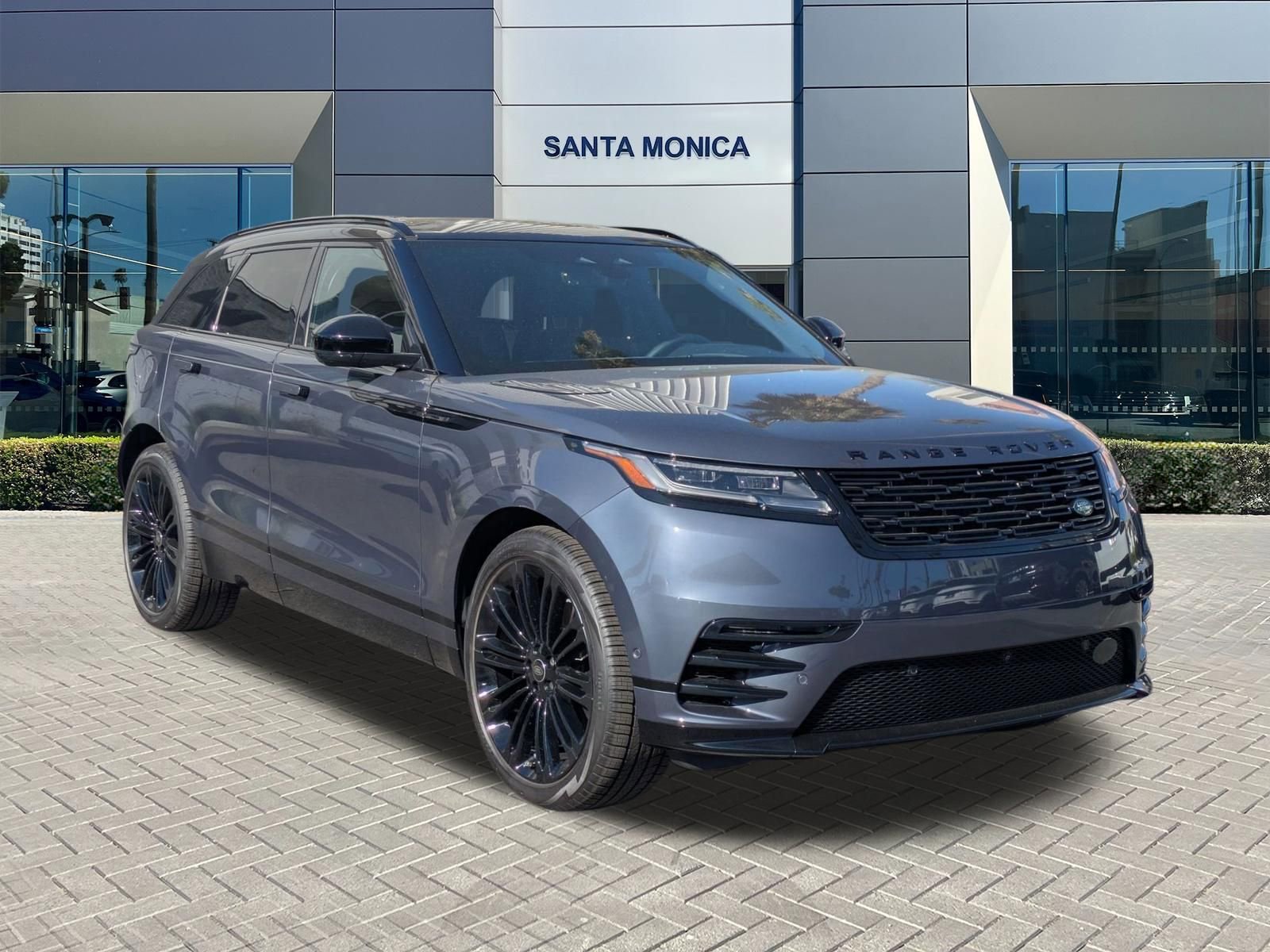 New 2026 Land Rover Range Rover Velar Dynamic SE image 3