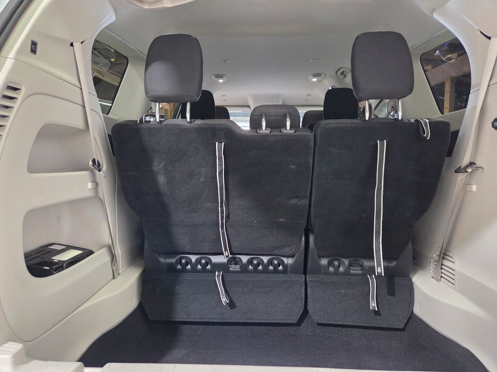 Certified 2023 Chrysler Voyager LX image 21