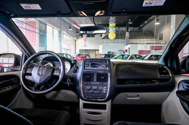 Used 2017 Dodge Grand Caravan SE FWD image 24