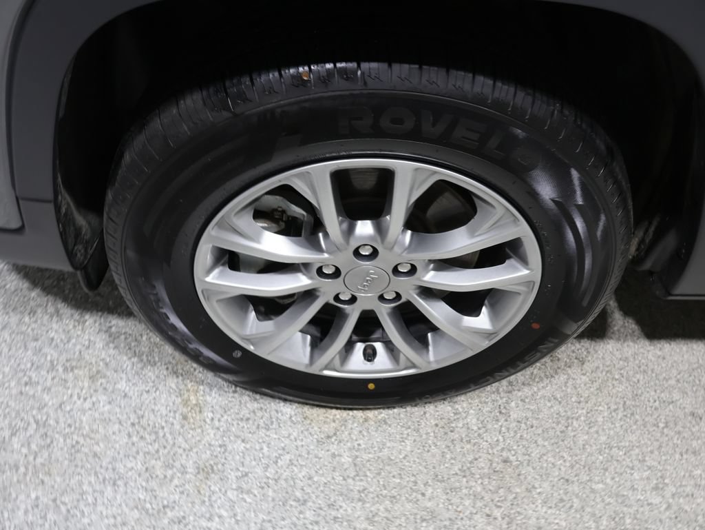 Used 2021 Jeep Cherokee Latitude Lux w/ Comfort/Convenience Group AWD/4WD image 9