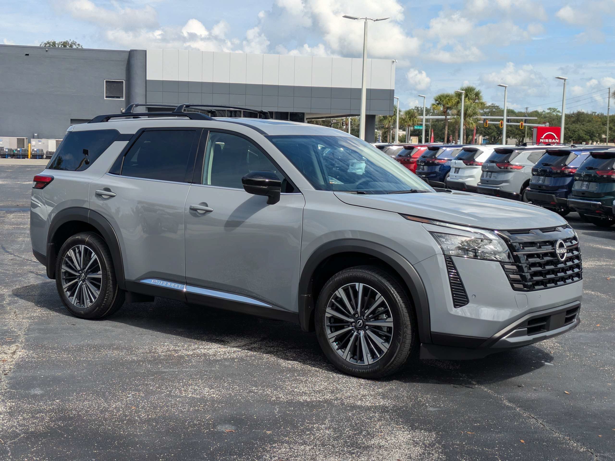 New 2026 Nissan Pathfinder Platinum FWD image 2
