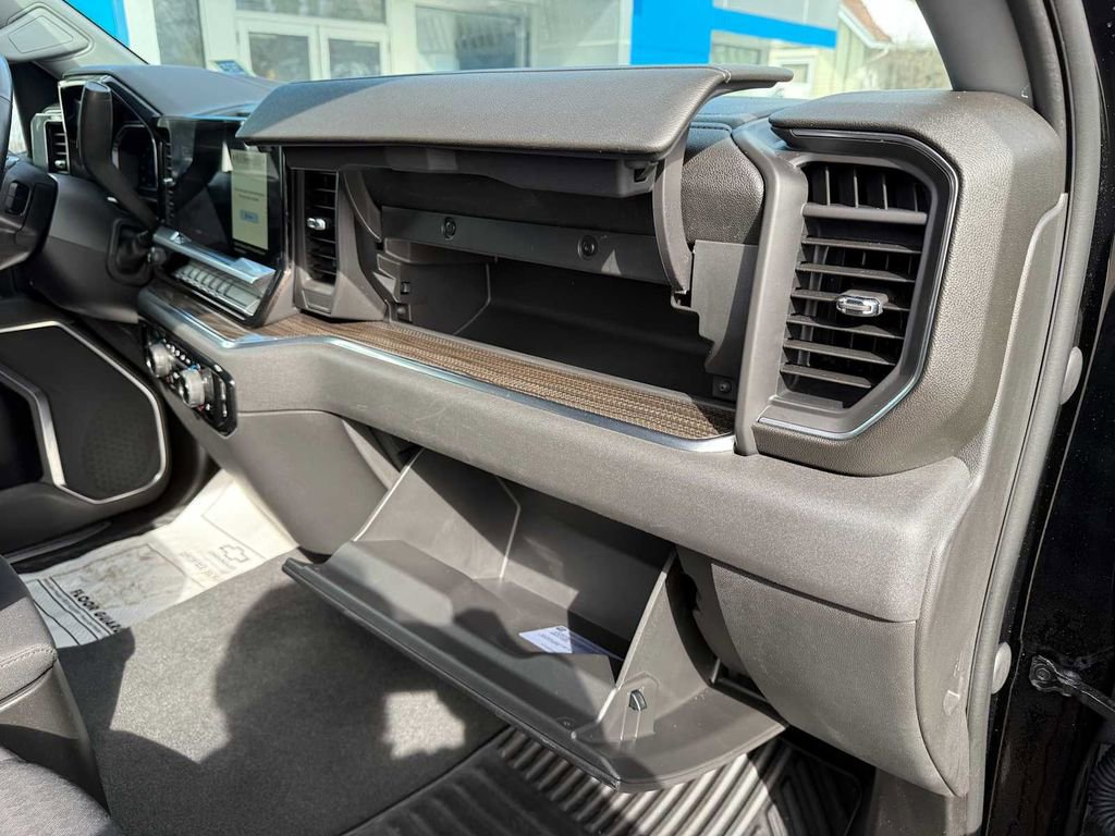 Used 2023 Chevrolet Silverado 1500 LT image 39