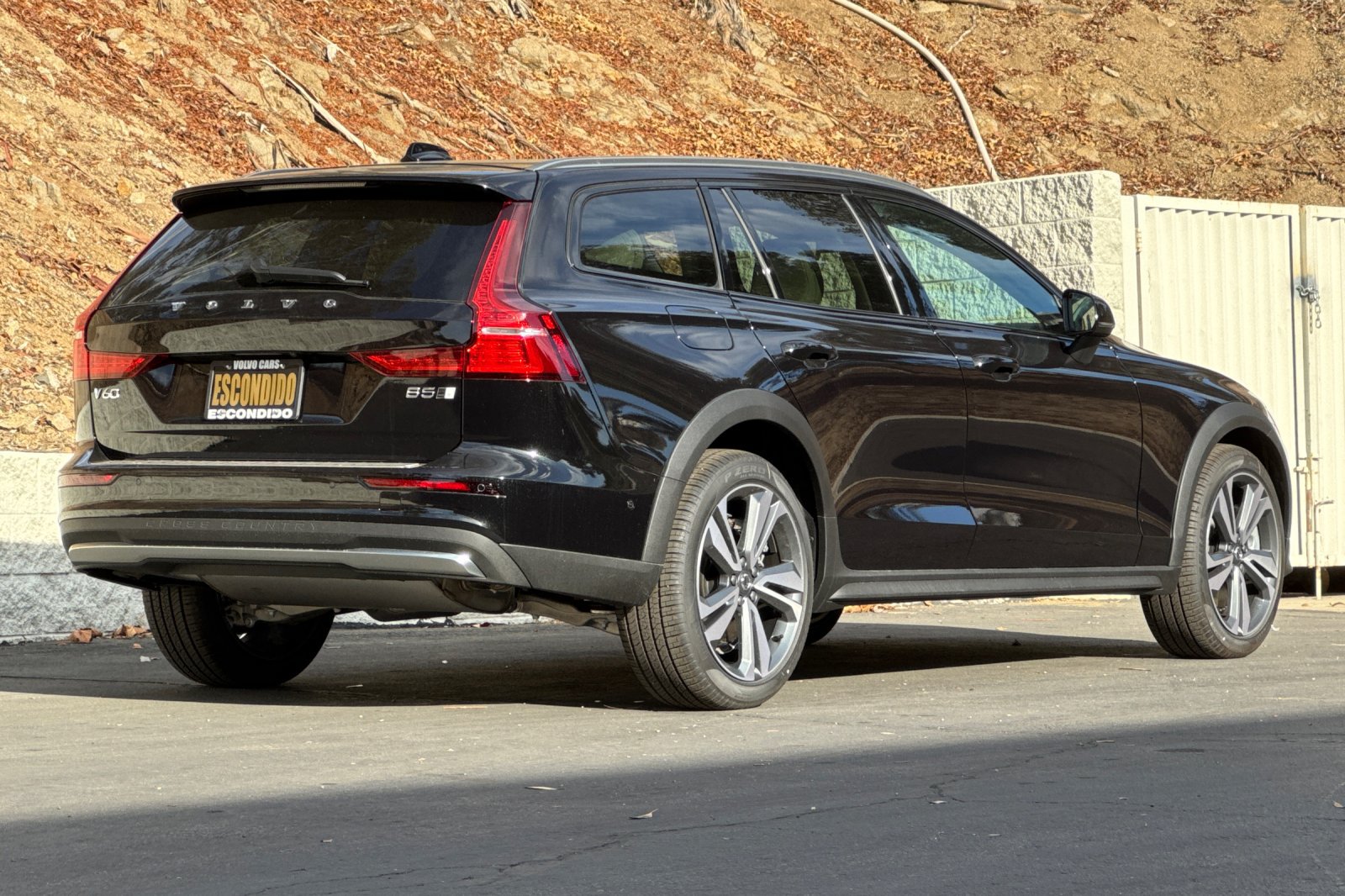 New 2025 Volvo V60 B5 Cross Country Plus w/ Protection Package Premier AWD/4WD image 4