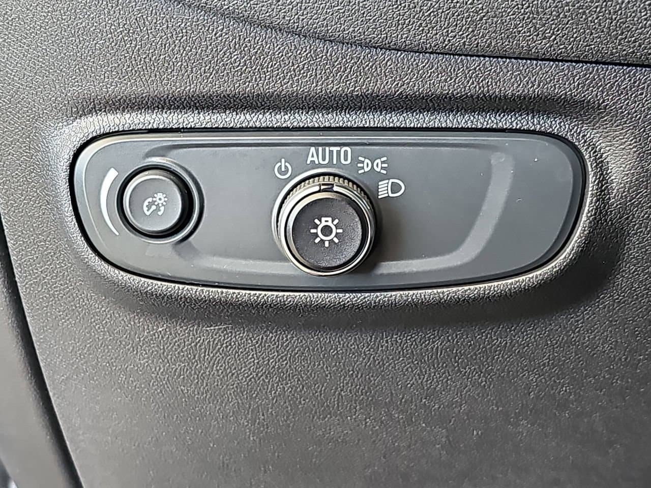 Used 2024 Chevrolet Equinox LS w/ LS Convenience Package FWD image 30