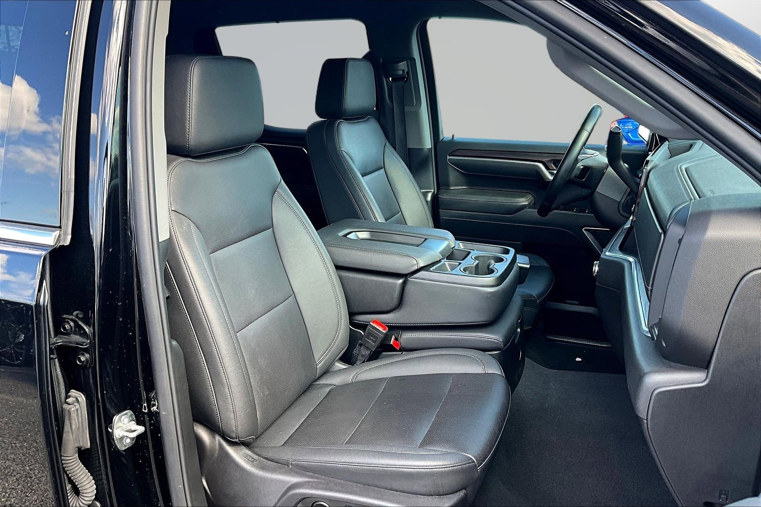 Used 2025 GMC Sierra 1500 SLT AWD/4WD image 6