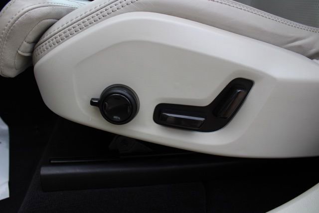 Certified 2023 Volvo XC60 T8 Ultimate w/ Climate Package AWD/4WD image 28