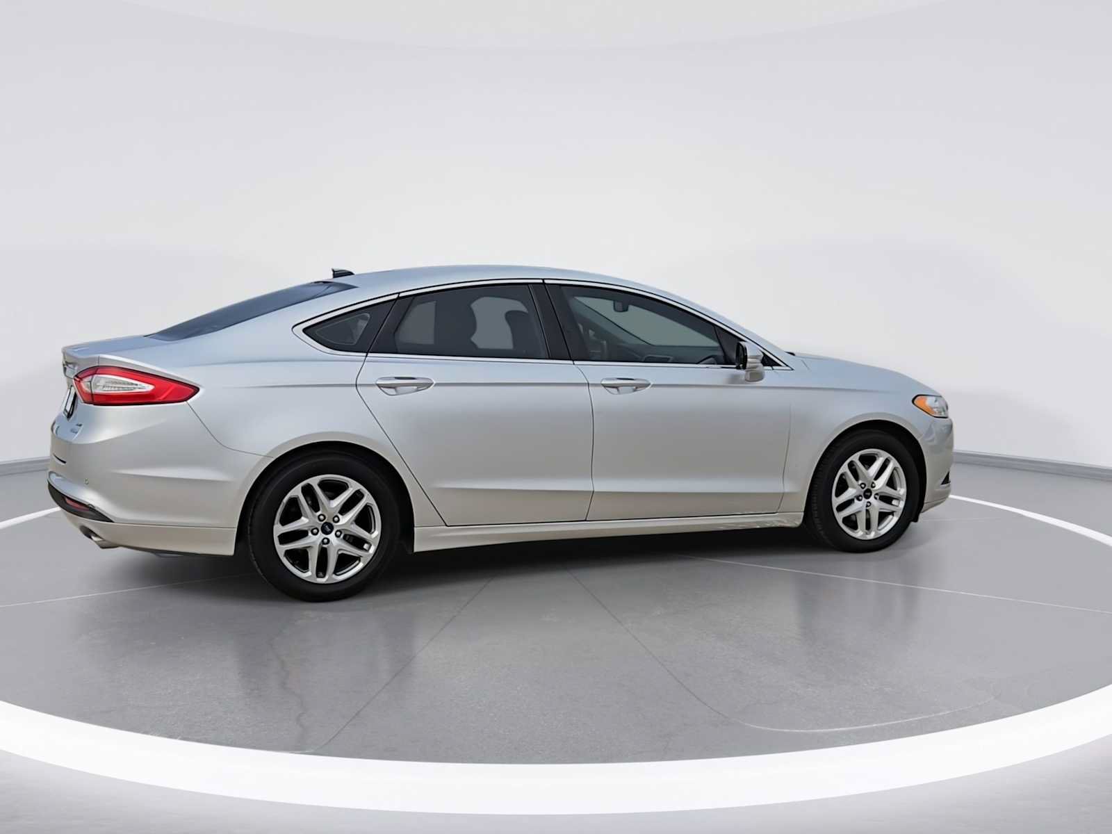 Used 2014 Ford Fusion SE w/ Equipment Group 202A FWD image 8