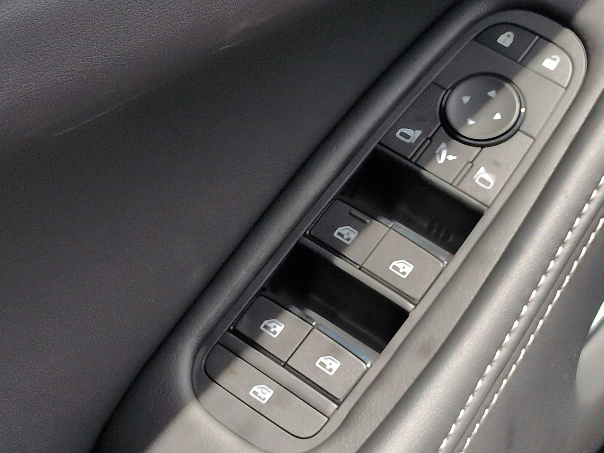 New 2027 INFINITI QX60 Luxe w/ Family Package FWD image 27