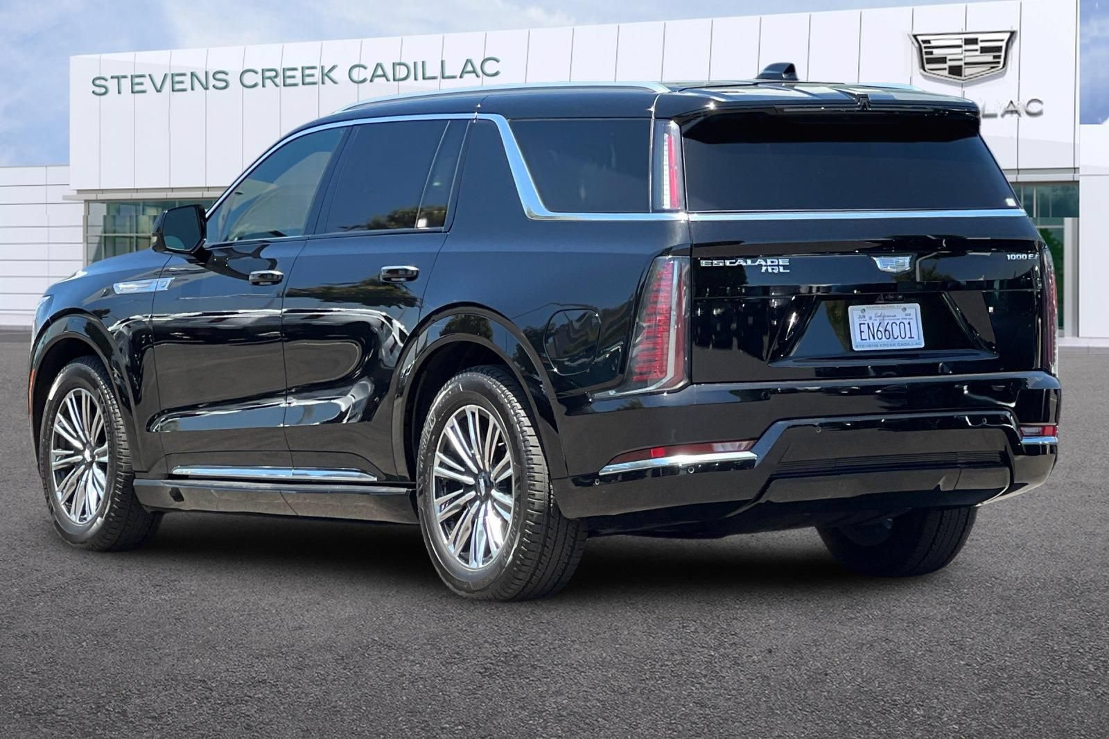 Used 2026 Cadillac Escalade IQL Luxury AWD/4WD image 5