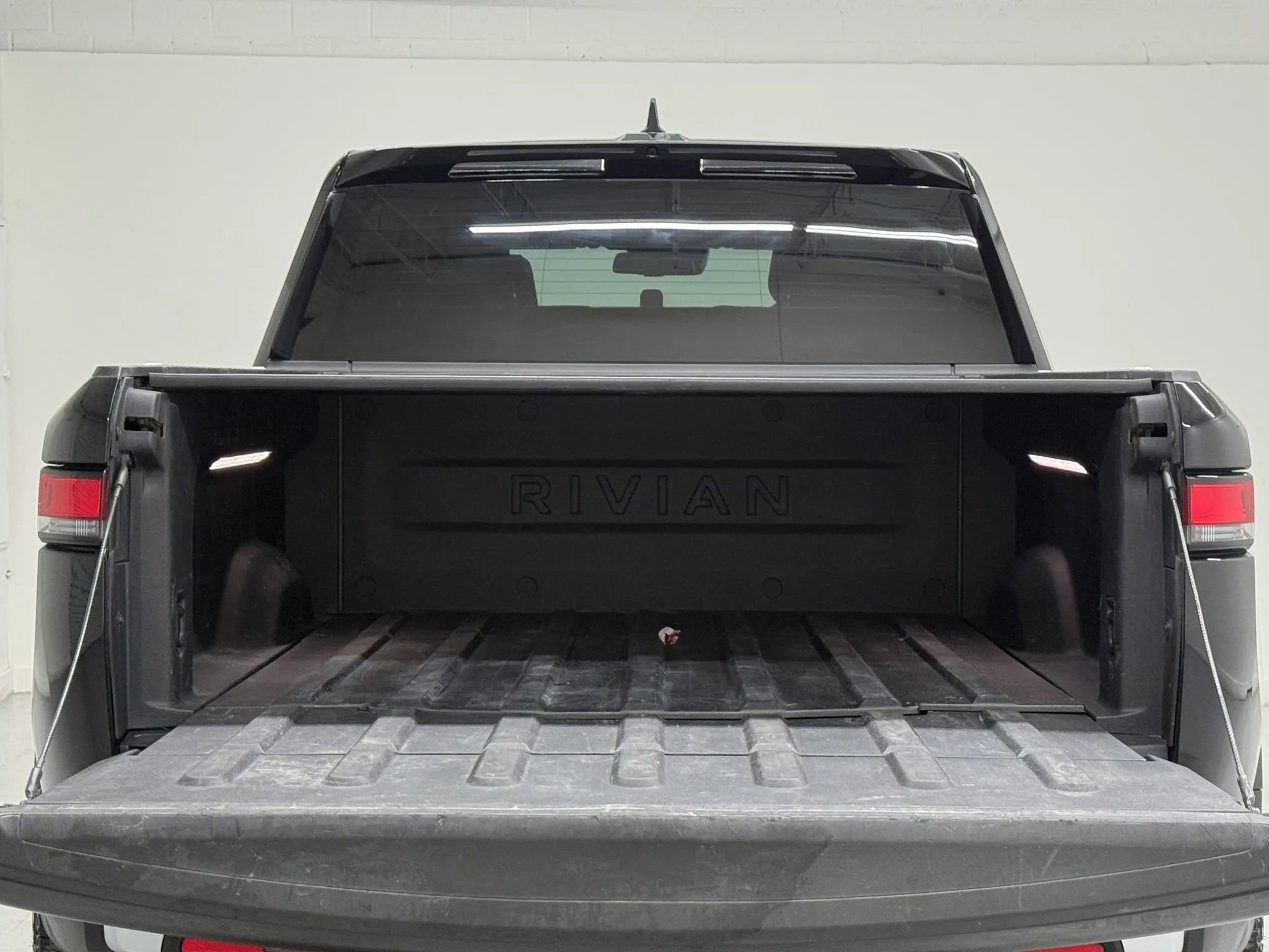 Used 2023 Rivian R1T Adventure image 33