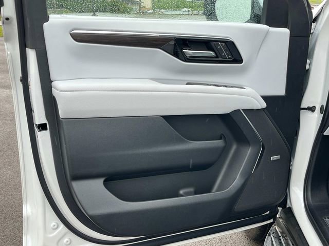 New 2025 Chevrolet Suburban Premier image 23