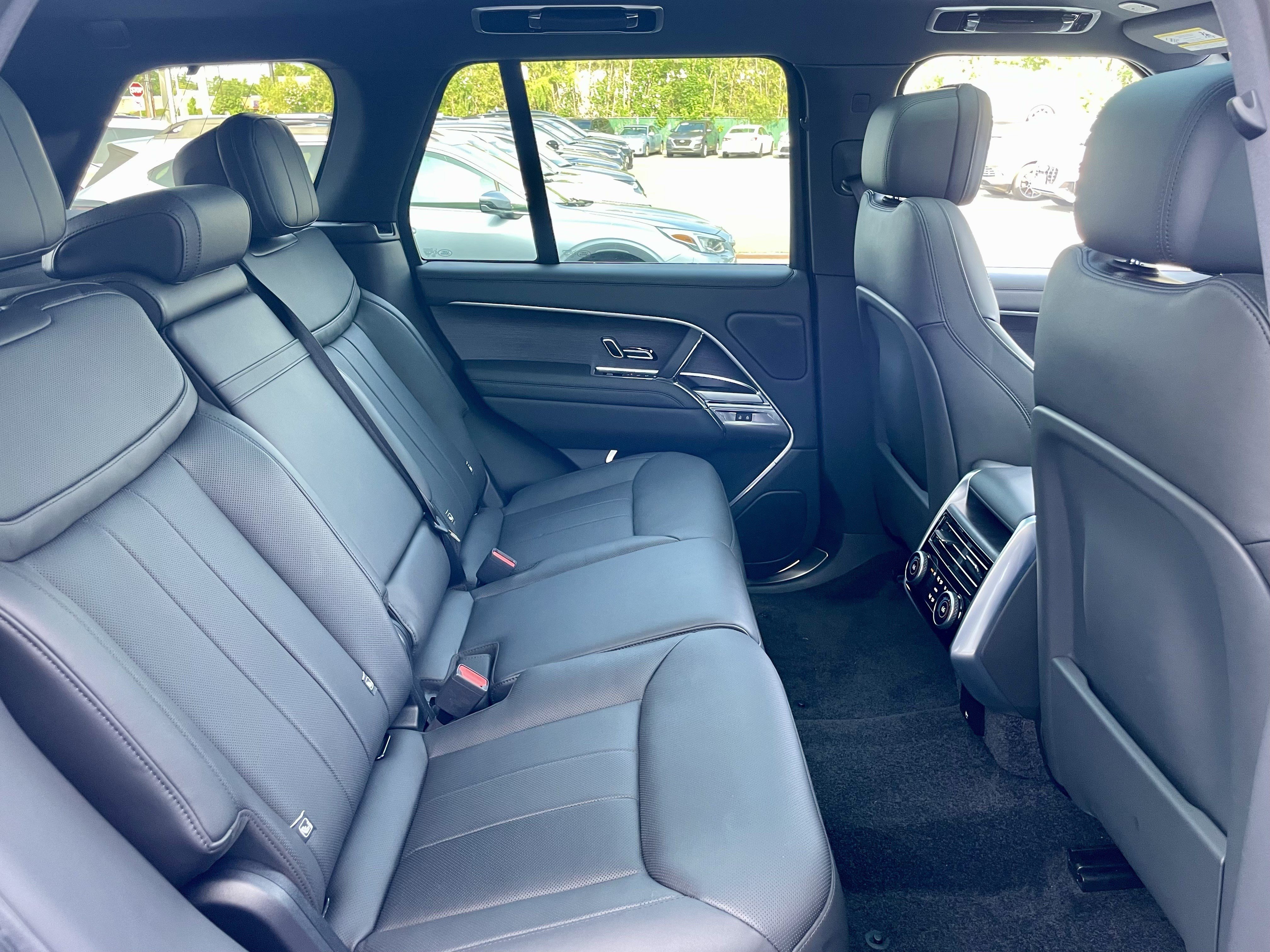Used 2025 Land Rover Range Rover SE AWD/4WD image 31