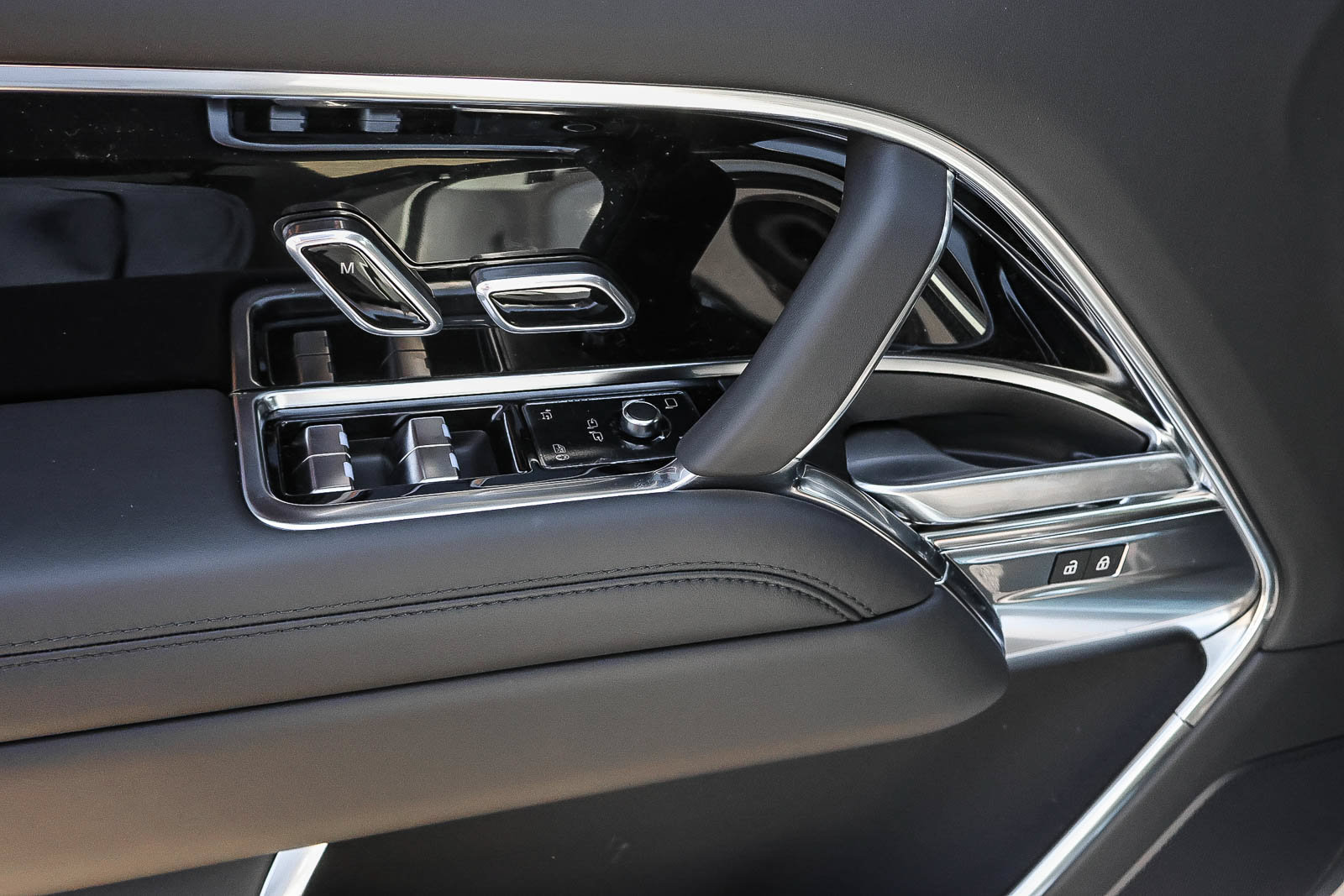 New 2026 Land Rover Range Rover SE AWD/4WD image 25