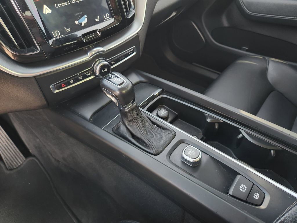 Used 2018 Volvo XC60 T6 Momentum w/ Advanced Package image 22
