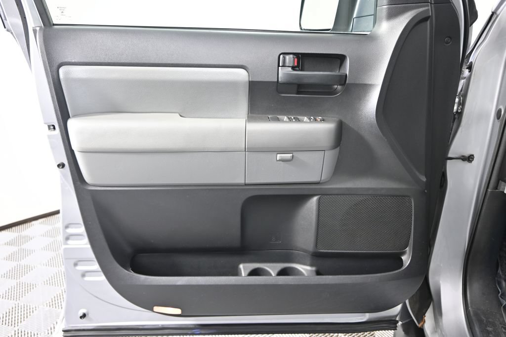 Used 2016 Toyota Sequoia SR5 AWD/4WD image 19