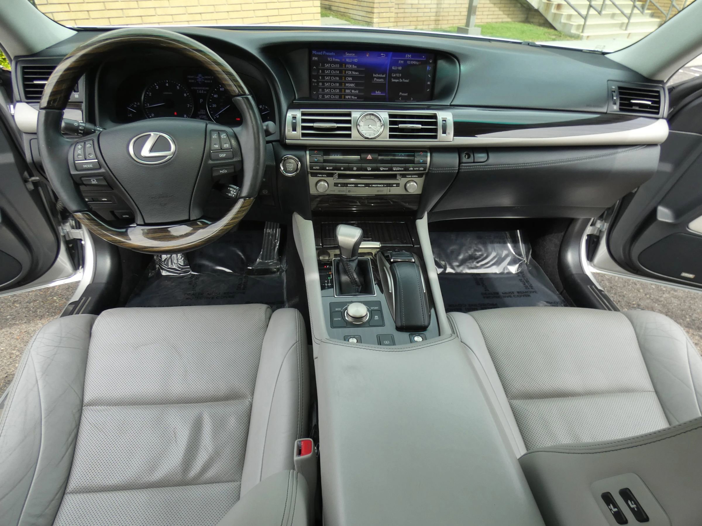Used 2016 Lexus LS 460 w/ Comfort Package image 57