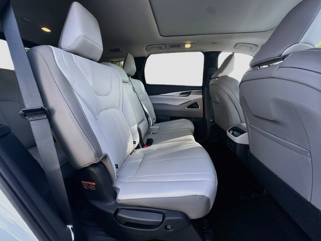 New 2027 INFINITI QX60 Luxe w/ Cargo Package FWD image 31