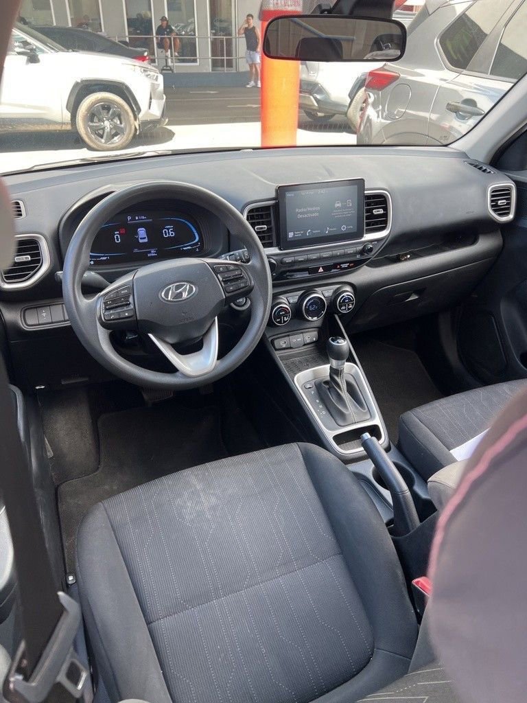 Used 2023 Hyundai Venue SE image 7