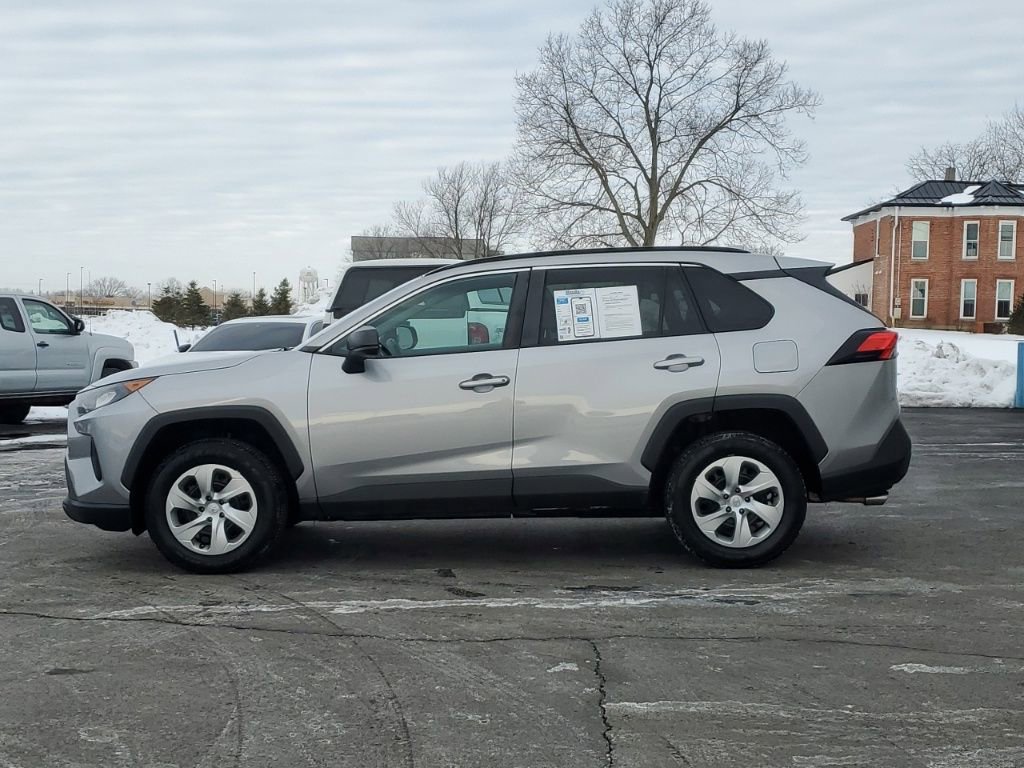 Used 2021 Toyota RAV4 LE image 4