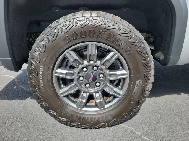 Used 2024 GMC Sierra 1500 AT4X image 9
