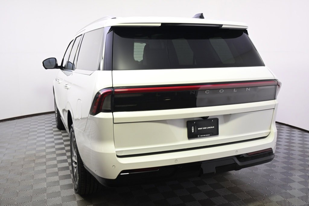 New 2025 Lincoln Navigator Reserve image 4