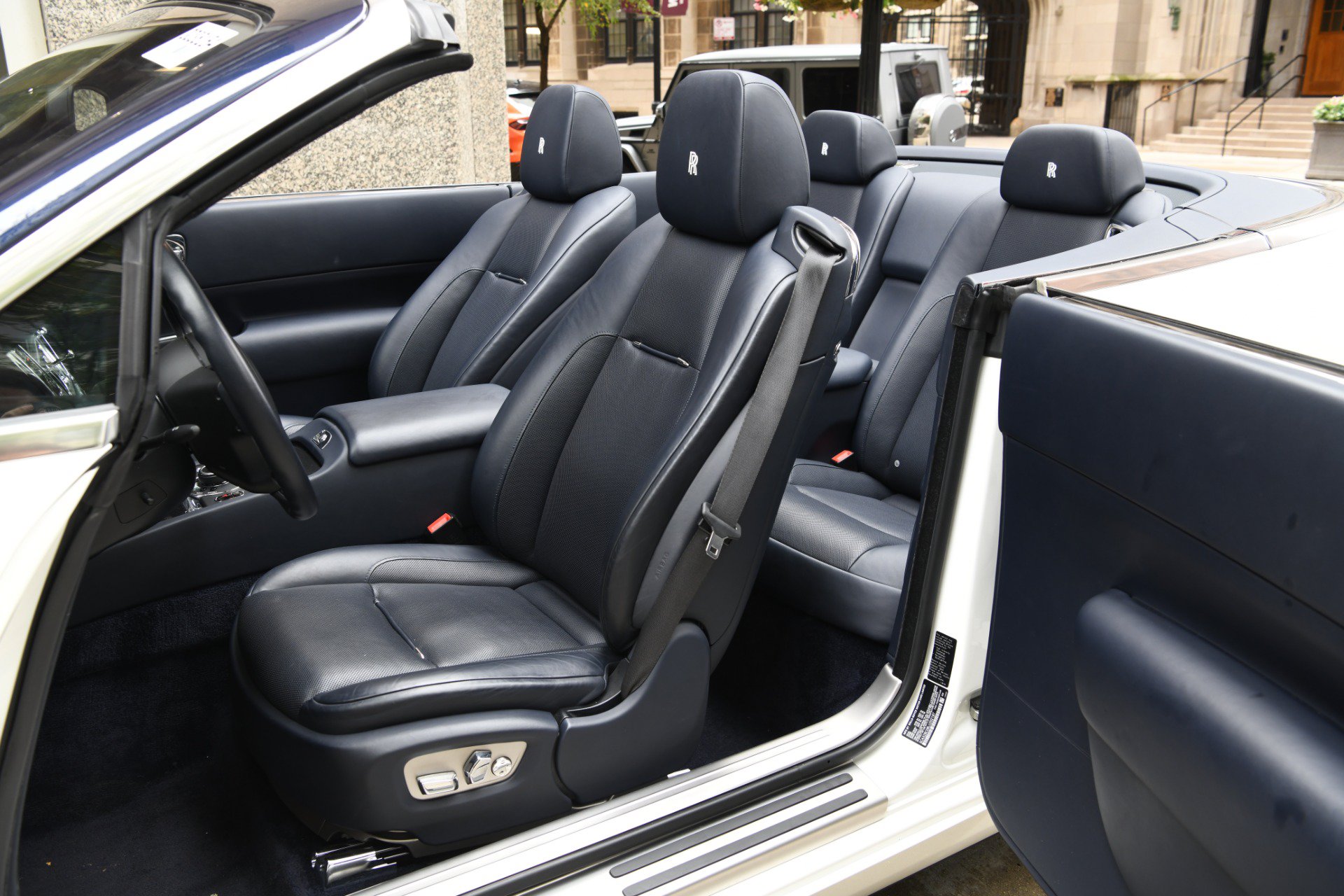 Used 2020 Rolls-Royce Dawn RWD image 8