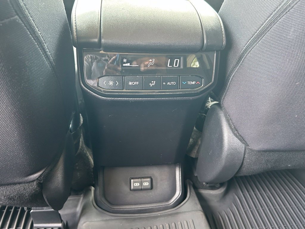 Used 2024 Toyota Highlander LE FWD image 42