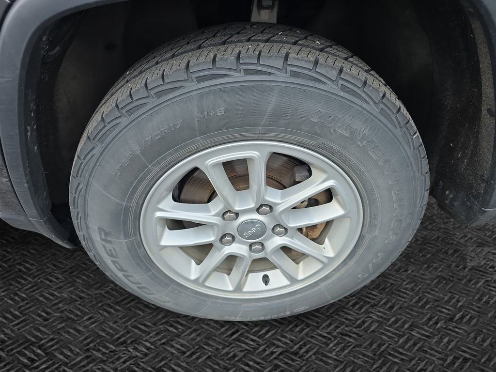 Used 2020 Jeep Grand Cherokee Laredo AWD/4WD image 11