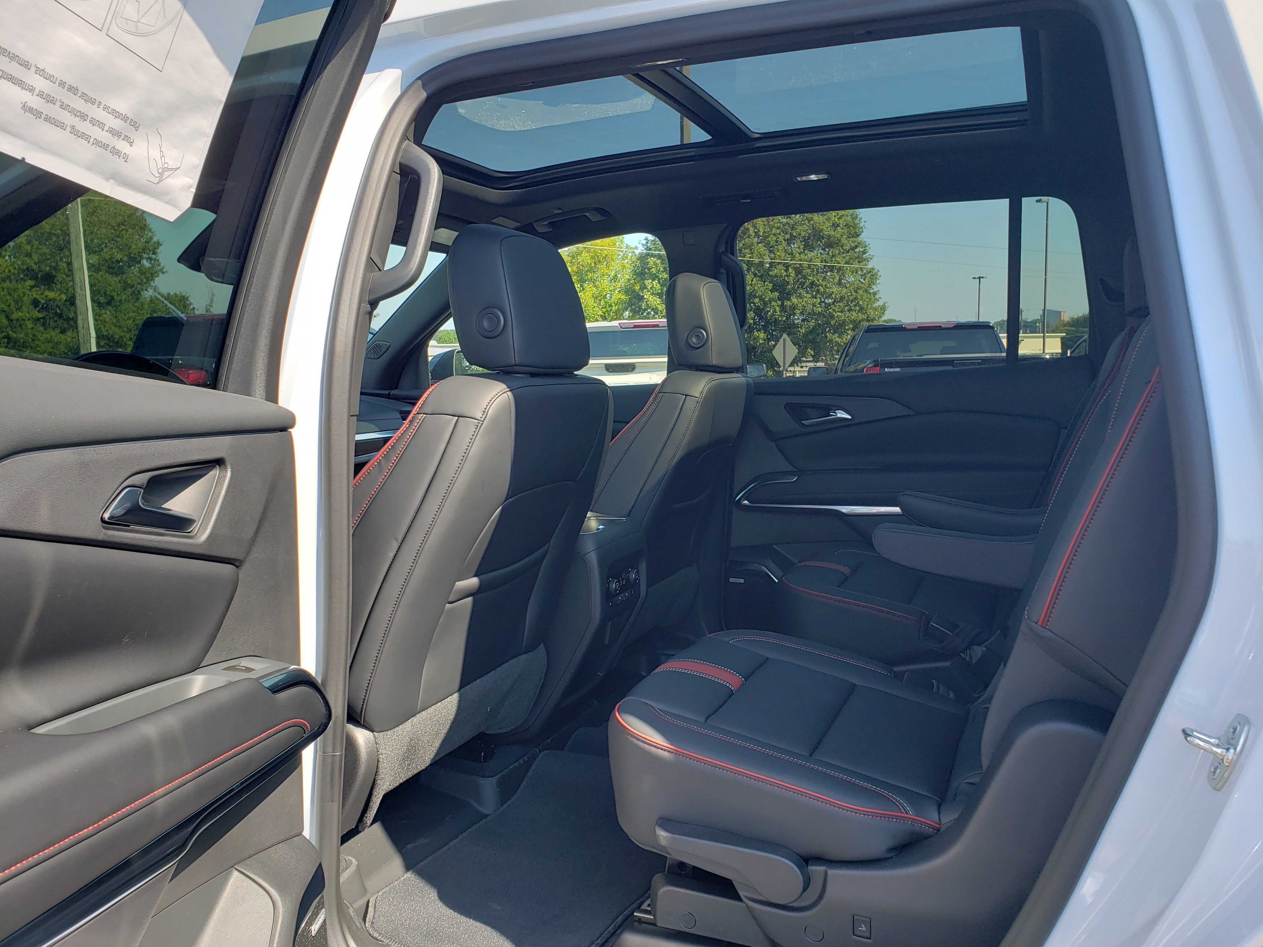 New 2027 Chevrolet Traverse RS w/ LPO, Floor Liner Package FWD image 31