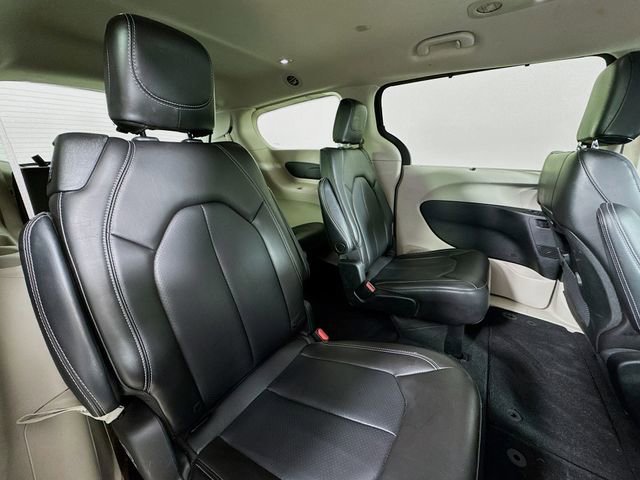 Used 2023 Chrysler Pacifica Touring-L image 27