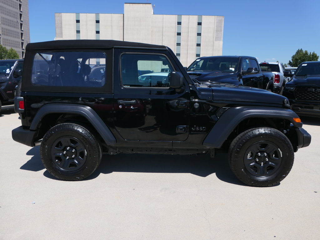 Used 2024 Jeep Wrangler Sport AWD/4WD image 2