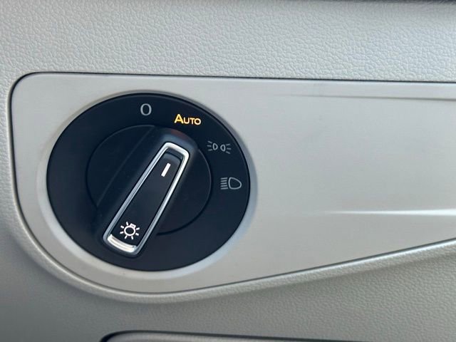 Used 2022 Volkswagen Tiguan SE R-Line image 16